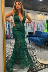 Dark Green Deep V-neck Mermaid Tulle Long Prom Dress with Appliques