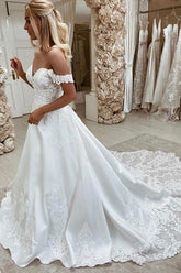 Gorgeous Satin A-line Sweetheart Wedding Dresses With Lace Appliques