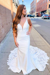 Ivory Satin Mermaid V-neck Lace Wedding Dresses With Court Train