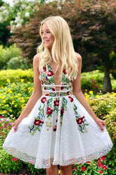 Simple Short Lace V-neck White Homecoming Dress with Appliques