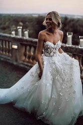 Sweetheart Neck Tulle A-line Wedding Dresses Appliqued Wedding Gowns