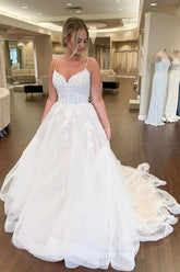 Deep Sweetheart Tulle Wedding Gown with Lace Spaghetti Straps Court Train Wedding Dress