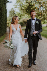 Wonderful Illusion V-neck Sleeveless Lace Floor-length Mermaid Wedding Dress