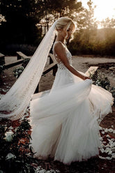 Marvelous Tulle V-neck A-line Wedding Dresses With Flowers Bridal Gowns