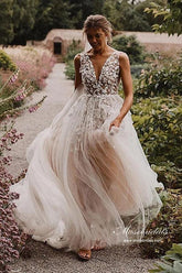 Modest Tulle A-line V-neck Beach Wedding Dresses With Lace Appliques