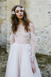 Tulle A-line Long Sleeves Beach Wedding Dresses With Lace Appliques