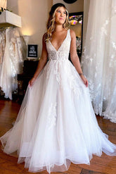 Elegant Tulle A-line V-neck Beach Wedding Dresses With Lace Appliques