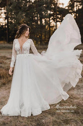 Tulle A-line V-neck Long Sleeves Wedding Dresses With Lace Appliques