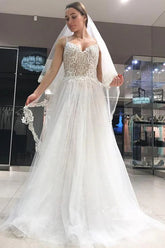 Tulle A-line V-neck Spaghetti Straps Backless Wedding Dress With Lace