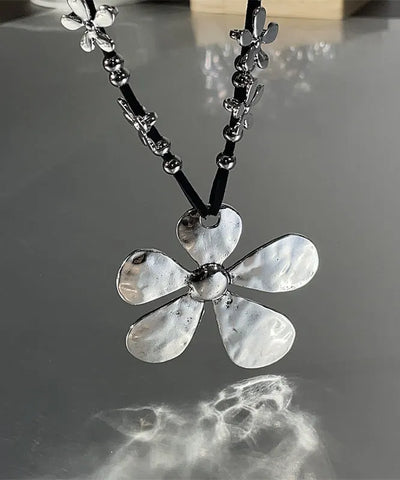 Bohemian Style Metal Flower Pendant Necklace