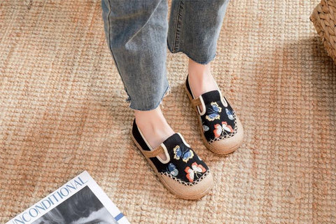 New Butterfly Embroidered Cloth Shoes with Fresh Shallow