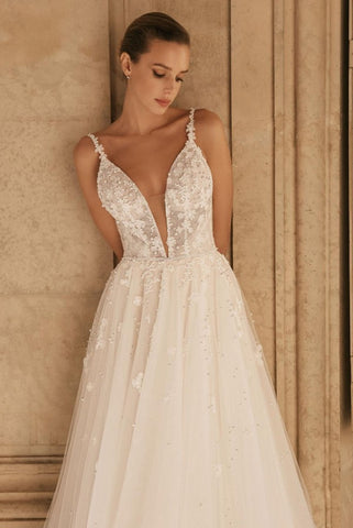 Sleeveless A-Line Tulle Wedding Dress With Appliques