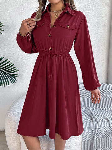 Langärmliges Midikleid mit Kragen und Taschen