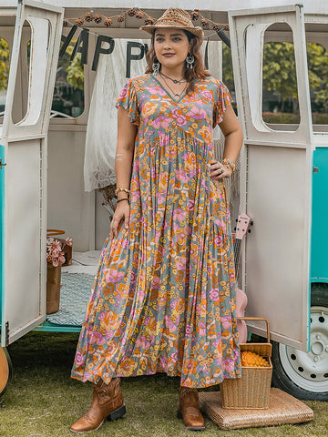 Große Größen - Maxikleid mit Rüschen und bedruckten Flügelärmeln