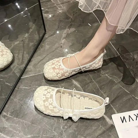 Cremefarbene Lolita-Schuhe aus Netzstoff im japanischen Stil, süße Gothic-Schuhe für Damen, Kawaii-Flats, niedriger Absatz, elegante Mary Jane mit runder Spitze im Angebot