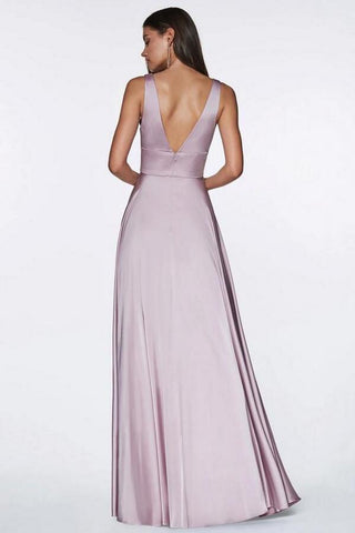 Einfaches langes Abendkleid mit V-Ausschnitt und Seitenschlitz