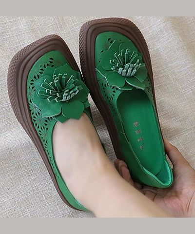Handgemachte flache Schuhe aus Rindsleder mit Blumenmuster in Grün