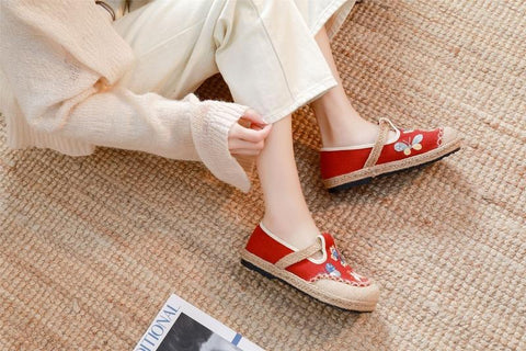 New Butterfly Embroidered Cloth Shoes with Fresh Shallow
