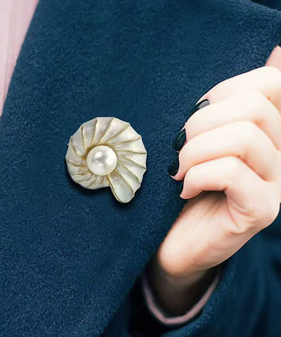 Chic White Sterling Silver Alloy Pearl Conch Brooches