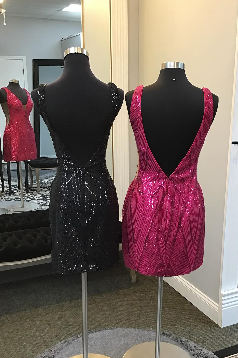 Black V-neck Sequins Bodycon Short Homecoming Dress with Open Back
