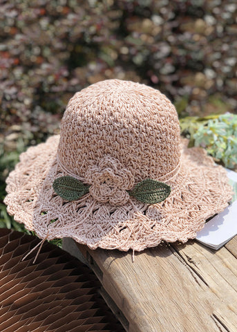 Handgemachter Schlapphut aus gewebtem Stroh mit Blumenblättern in Khaki