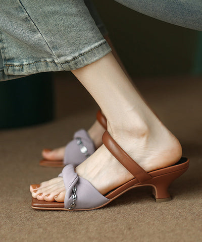 Feine, gespleißte Kitten Heels in Lila aus Kunstleder