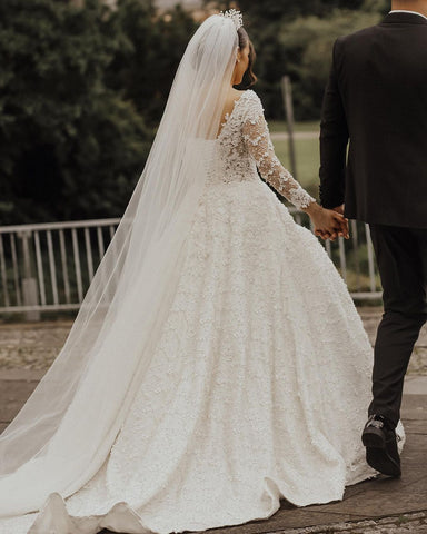 Ballkleid-Brautkleid mit langen Ärmeln und Spitzenapplikationen