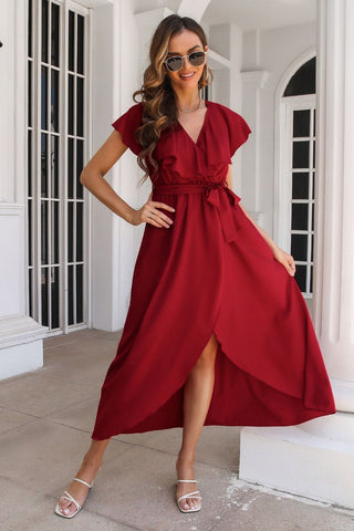 Midikleid mit Schlitz, Rüschen und Überschlag