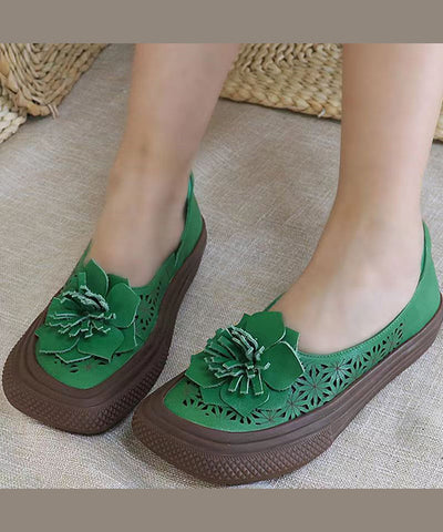 Handgemachte flache Schuhe aus Rindsleder mit Blumenmuster in Grün