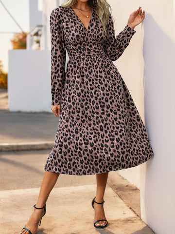 Langärmliges Midikleid mit Leopardenmuster