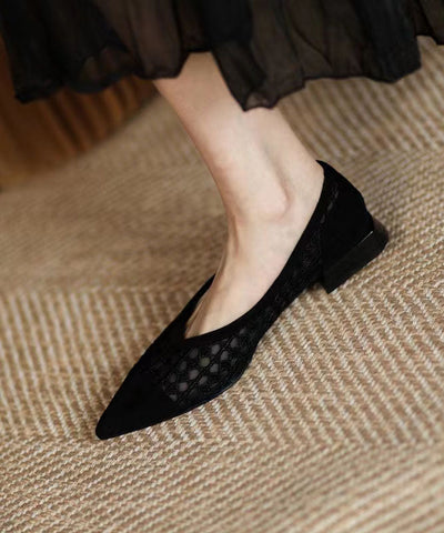Schwarze ausgehöhlte, atmungsaktive Tüll-Spleiß-Flats für Damen