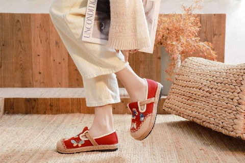 New Butterfly Embroidered Cloth Shoes with Fresh Shallow