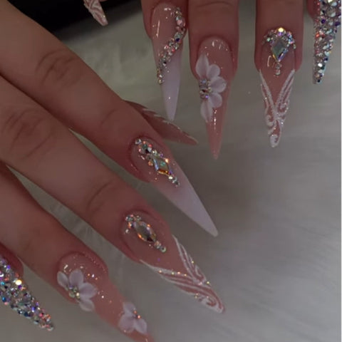 Matte Diamond Long Pointed AlmondCarefully designed pure handmade press-on gel nails