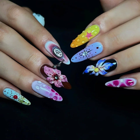 Kitty and FlowersCarefully designed pure handmade press-on gel nails