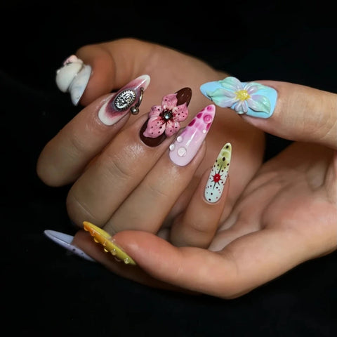 Kitty and FlowersCarefully designed pure handmade press-on gel nails