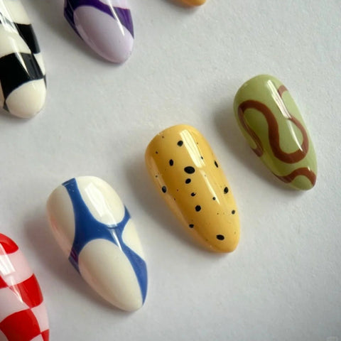 Black and White GridCarefully designed pure handmade press-on gel nails