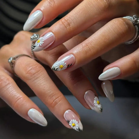 Bright French Daisy NailsCarefully designed pure handmade press-on gel nails