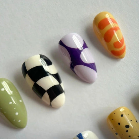 Black and White GridCarefully designed pure handmade press-on gel nails