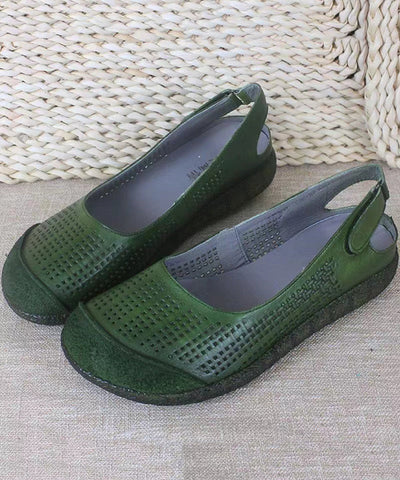 Bequeme grüne flache Sandalen handgefertigt aus Rindsleder aushöhlen