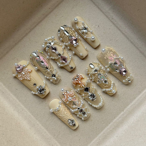 Luxurious White Pearl Square NailsCarefully designed pure handmade press-on gel nails