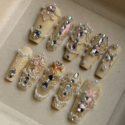 Luxurious White Pearl Square NailsCarefully designed pure handmade press-on gel nails