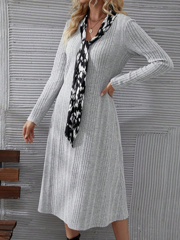 Langärmliges Midikleid fürs Büro