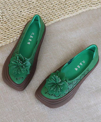 Handgemachte flache Schuhe aus Rindsleder mit Blumenmuster in Grün