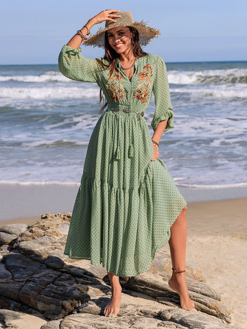 Langärmliges Midikleid mit Stickerei und Polka Dots zum Binden am Hals