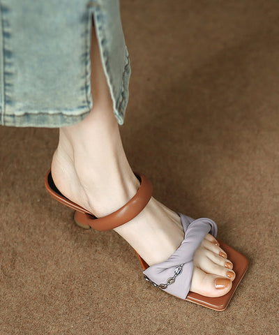 Feine, gespleißte Kitten Heels in Lila aus Kunstleder