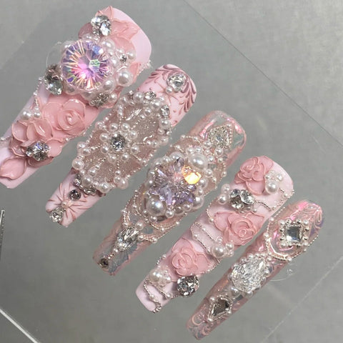 BallerinaCarefully designed pure handmade press-on gel nails