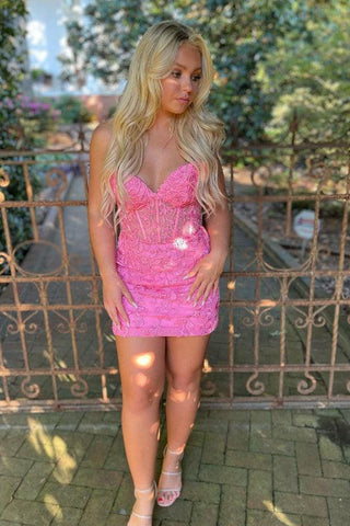 Kurzes, figurbetontes Homecoming-Kleid mit Herzausschnitt und Applikationen