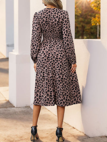 Langärmliges Midikleid mit Leopardenmuster