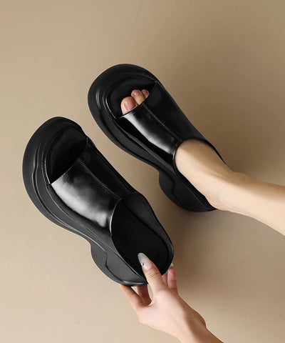 Schicke goldene Plateau-Sandalen aus Kunstleder mit Peep Toe