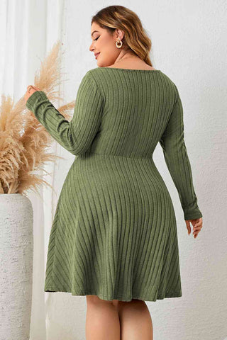 Kurzes Sweetheart-Kleid in Übergröße